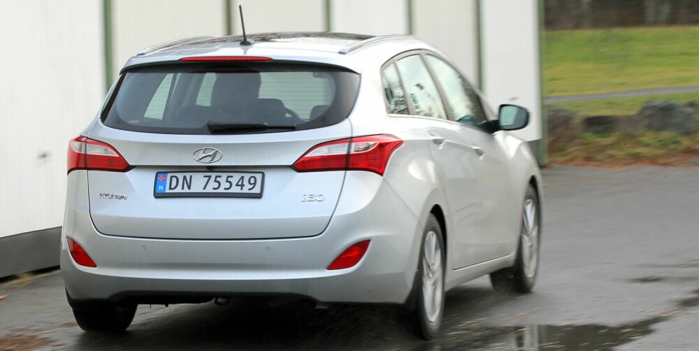 LETTKJØRT: i30 stasjonsvogn er lettkjørt og trygg på veien, men ikke like sportslig som Ford Focus og VW Golf. 1,6-dieselen gir i30 gode ytelser og lavt forbruk. LETTKJØRT: i30 stasjonsvogn er lettkjørt og trygg på veien, men ikke like sportslig som Ford Focus og VW Golf. 1,6-dieselen gir i30 gode ytelser og lavt forbruk.