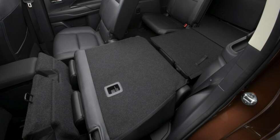 FLEKSIBELT: Du kan velge bilen som fem- eller syvseter. Plassen er blitt bedre med setene nedfelt. FOTO: Mitsubishi FLEKSIBELT: Du kan velge bilen som fem- eller syvseter. Plassen er blitt bedre med setene nedfelt. FOTO: Mitsubishi