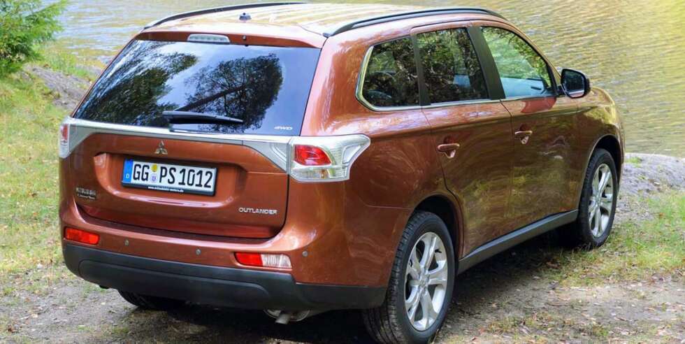 STILLFERDIG: Designmessig er ikke Outlander like spennende som forgjengeren, men linjene er harmoniske. FOTO Mitsubishi STILLFERDIG: Designmessig er ikke Outlander like spennende som forgjengeren, men linjene er harmoniske. FOTO Mitsubishi