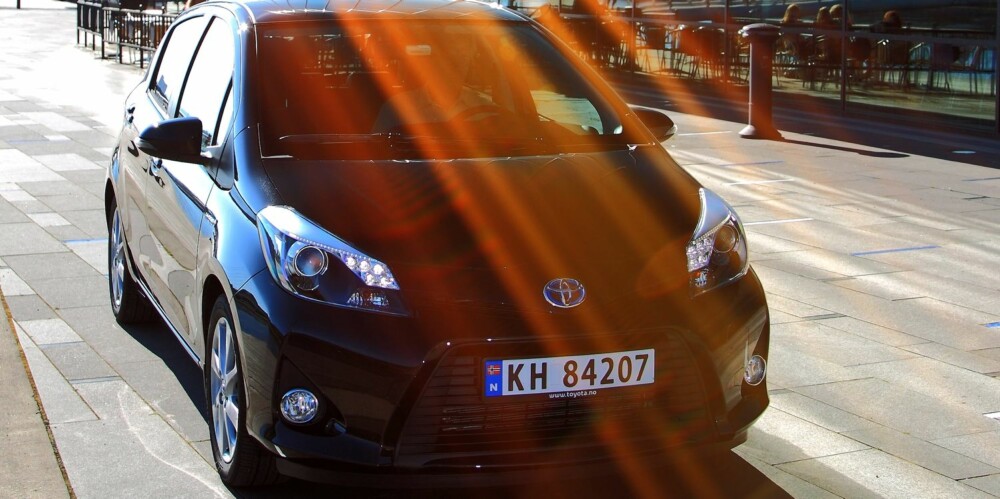 TRYGG: Toyota Yaris Hybrid er som kameraten du kanskje ikke ler mest sammen med, men som alltid er stødig og ordentlig. FOTO: Egil Nordlien, HM Foto TRYGG: Toyota Yaris Hybrid er som kameraten du kanskje ikke ler mest sammen med, men som alltid er stødig og ordentlig. FOTO: Egil Nordlien, HM Foto