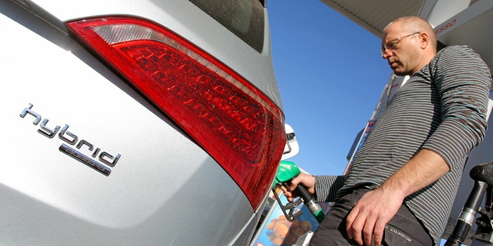 LANGT FRA IMPONERENDE: I vår faste forbrukstest bruker hybriden 0,80 liter per mil. Isolert sett er ikke det noe som får grønne bilister til å gå i taket. FOTO: Terje Bjørnsen LANGT FRA IMPONERENDE: I vår faste forbrukstest bruker hybriden 0,80 liter per mil. Isolert sett er ikke det noe som får grønne bilister til å gå i taket. FOTO: Terje Bjørnsen