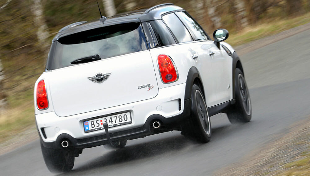 I FIN FORM: Mini Countryman har glemt at den er en kompakt SUV-modell og kjører nesten som en GTI-bil. I FIN FORM: Mini Countryman har glemt at den er en kompakt SUV-modell og kjører nesten som en GTI-bil.