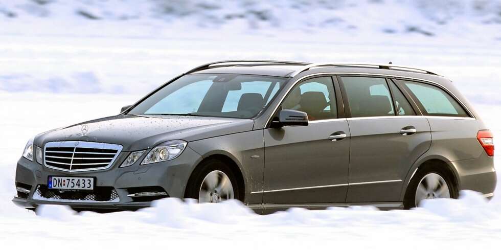 TYSK TANKS: Det skal veldig mye til for å stoppe en Mercedes E-klasse med firehjulsdrift. Der tohjulsdrevene biler sliter tungt, har den som regel spikerfeste. FOTO: Egil Nordlien, HM Foto TYSK TANKS: Det skal veldig mye til for å stoppe en Mercedes E-klasse med firehjulsdrift. Der tohjulsdrevene biler sliter tungt, har den som regel spikerfeste. FOTO: Egil Nordlien, HM Foto