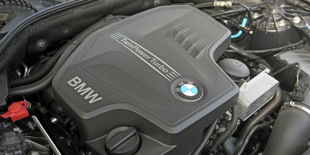 Se, jeg krympet motoren: BMW satser på downsizing også i større modeller. Bak 528i-merket skjuler det seg en sprek firesylindret turbomotor. Se, jeg krympet motoren: BMW satser på downsizing også i større modeller. Bak 528i-merket skjuler det seg en sprek firesylindret turbomotor.