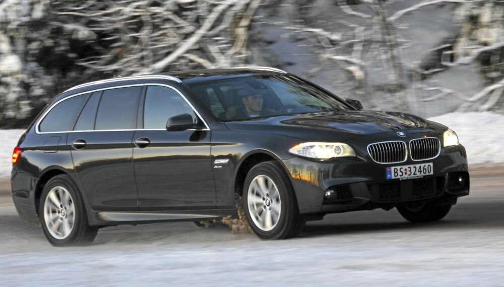 X-faktor: Med xDrive firehjulsdrift blir BMW 5-serie en komplett bil for alle føreforhold. X-faktor: Med xDrive firehjulsdrift blir BMW 5-serie en komplett bil for alle føreforhold.