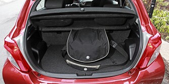 PLASS: Samlet bagasjerom med to nivåer er økt til 286 liter. Med baksetene nedfelt rommer bilen 768 liter. PLASS: Samlet bagasjerom med to nivåer er økt til 286 liter. Med baksetene nedfelt rommer bilen 768 liter.