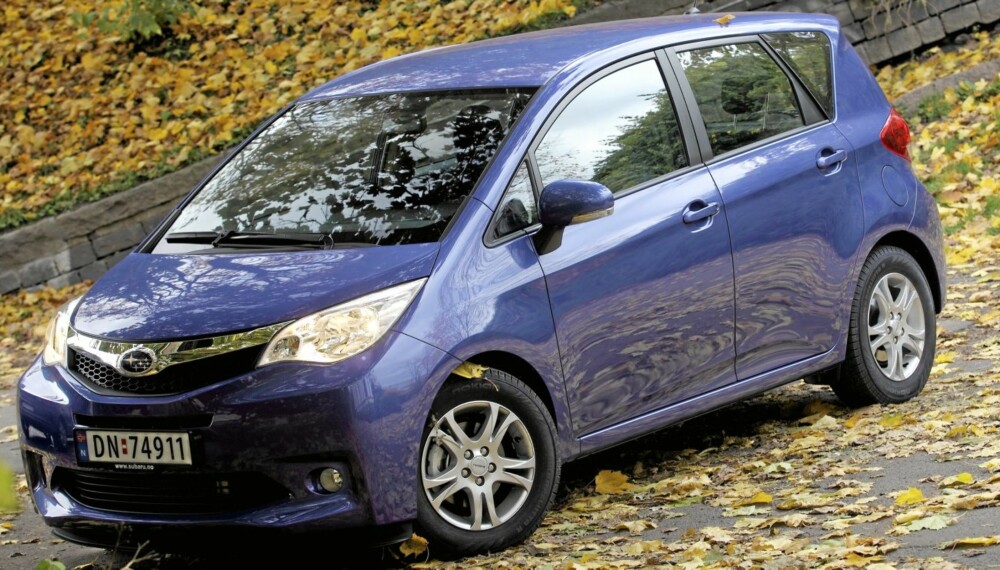 MERKET SKILLER: Hvis man fjerner merkene, er det umulig å skille Subaru Trezia fra en Toyota Verso S. MERKET SKILLER: Hvis man fjerner merkene, er det umulig å skille Subaru Trezia fra en Toyota Verso S.