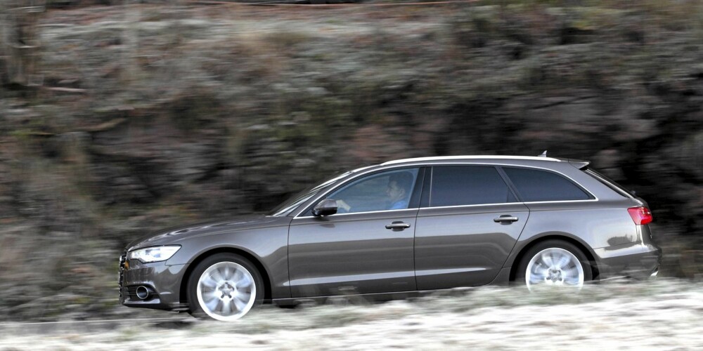 ELEGANSE: Med nesten fem meters lengde kan Audi koste på seg myke linjer og likevel by på masse innvendig plass. ELEGANSE: Med nesten fem meters lengde kan Audi koste på seg myke linjer og likevel by på masse innvendig plass.