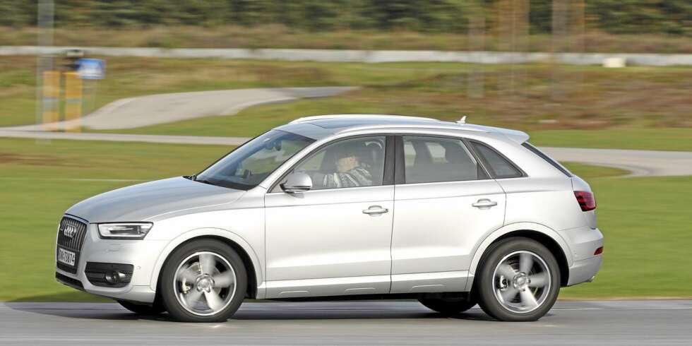RUND: En ny Audi pleier å få mange blikk. Vi testet Q3 samtidig med den nye Range Rover Evoque, og Q3 tapte kampen om oppmerksomheten fra folk flest soleklart. Kanskje er Audi-designerne i ferd med å gjenta seg selv litt for mye? FOTO: Egil Nordlien, HM Foto RUND: En ny Audi pleier å få mange blikk. Vi testet Q3 samtidig med den nye Range Rover Evoque, og Q3 tapte kampen om oppmerksomheten fra folk flest soleklart. Kanskje er Audi-designerne i ferd med å gjenta seg selv litt for mye? FOTO: Egil Nordlien, HM Foto