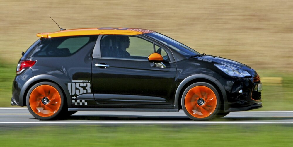 RASK NOK: 0-100 km/t sparkes unna på kvikke 6,5 sekunder, like raskt som den sterkere og lettere Mini Copper Works. RASK NOK: 0-100 km/t sparkes unna på kvikke 6,5 sekunder, like raskt som den sterkere og lettere Mini Copper Works.