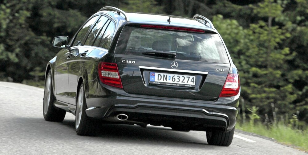 FORNUFT: Hekken på Mercedes C-klasse er litt mer kantete enn de nærmeste konkurrentenes. Det gir bedre plass innvendig. FOTO: Egil Nordlien, HM Foto FORNUFT: Hekken på Mercedes C-klasse er litt mer kantete enn de nærmeste konkurrentenes. Det gir bedre plass innvendig. FOTO: Egil Nordlien, HM Foto