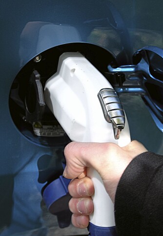 SEKS TIMER: En fullading av batteriene tar seks timer hvis de er tomme. SEKS TIMER: En fullading av batteriene tar seks timer hvis de er tomme.