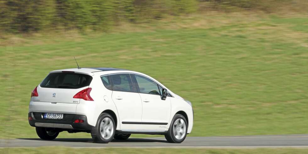 KJØRER BRA: Bilen sier ikke ""nei, takk"" til svinger i forholdsvis høy hastighet. KJØRER BRA: Bilen sier ikke ""nei, takk"" til svinger i forholdsvis høy hastighet.