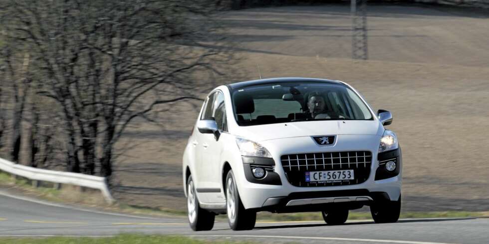 SPESIELL: Utseendemessig skiller defintivt 3008 seg fra gjennomsnittsbilen. SPESIELL: Utseendemessig skiller defintivt 3008 seg fra gjennomsnittsbilen.