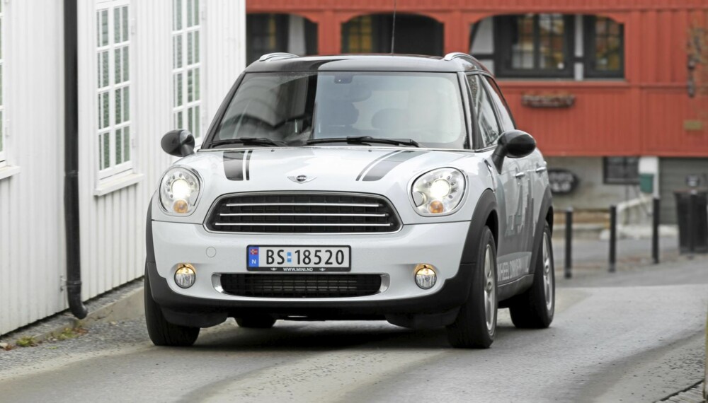 IKKE HELT MINI: Mini Countryman er nesten 1,8 meter bred og 1,6 meter høy. IKKE HELT MINI: Mini Countryman er nesten 1,8 meter bred og 1,6 meter høy.