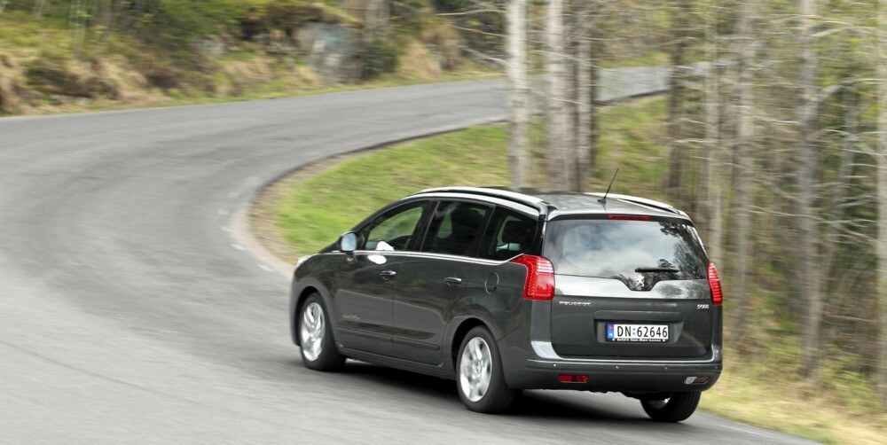 KJØRER FINT: Peugeot 5008 er en av de syv-seters familiebilene som kjører best. KJØRER FINT: Peugeot 5008 er en av de syv-seters familiebilene som kjører best.
