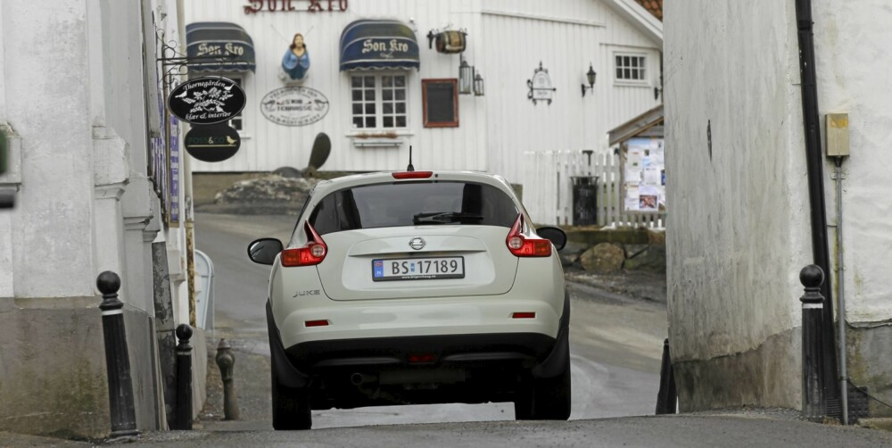 DÅRLIG SIKT: Den lille bakruta gjør at sikten bakover ikke er spesielt god. DÅRLIG SIKT: Den lille bakruta gjør at sikten bakover ikke er spesielt god.