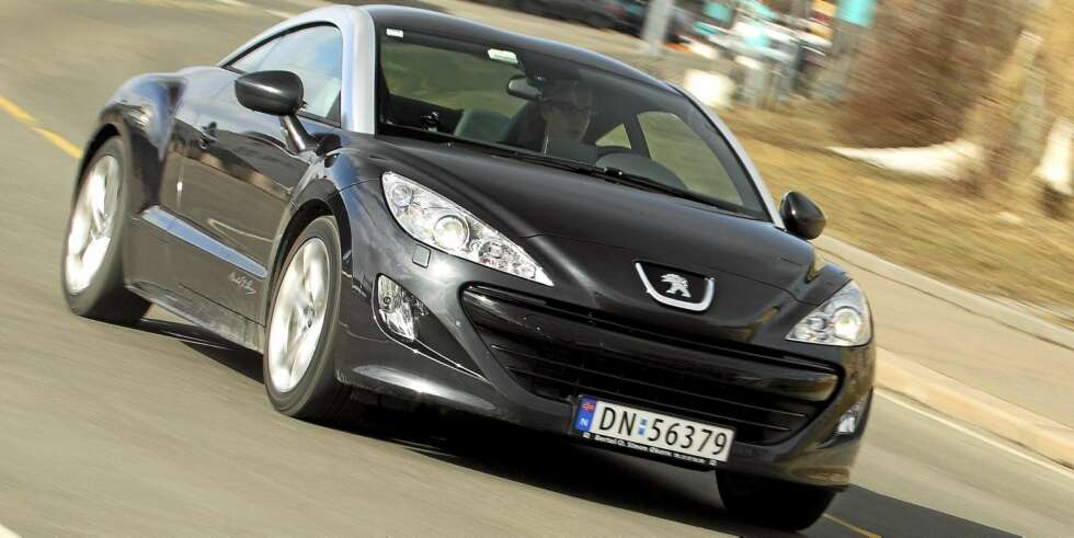 SPORTSLIG: Peugeot RCZ er har sportslige kjøreegenskaper og overraskende god komfort. SPORTSLIG: Peugeot RCZ er har sportslige kjøreegenskaper og overraskende god komfort.