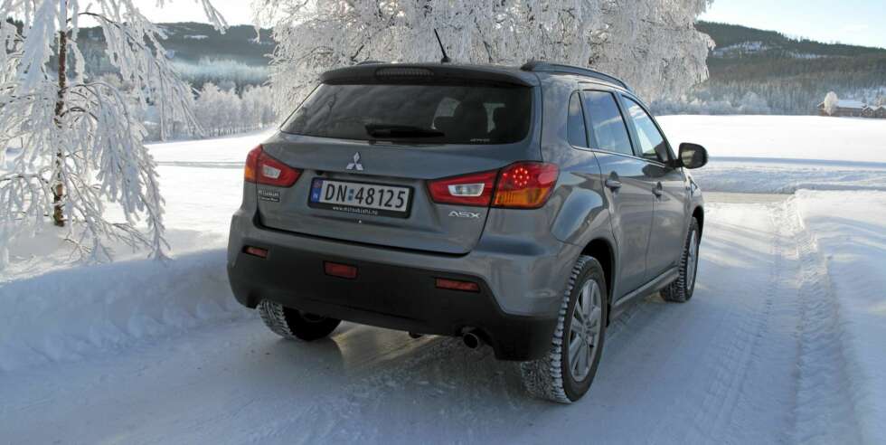 KORTERE: Mitsubishi ASX har mye til felles med storebror Outlander. Men den er 35 cm kortere. KORTERE: Mitsubishi ASX har mye til felles med storebror Outlander. Men den er 35 cm kortere.