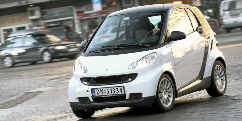 IKKE BEST: Vi trodde at Smart skulle være på sitt beste i bilen. Det synes vi ikke at den er. Tung styring er én viktig årsak. IKKE BEST: Vi trodde at Smart skulle være på sitt beste i bilen. Det synes vi ikke at den er. Tung styring er én viktig årsak.