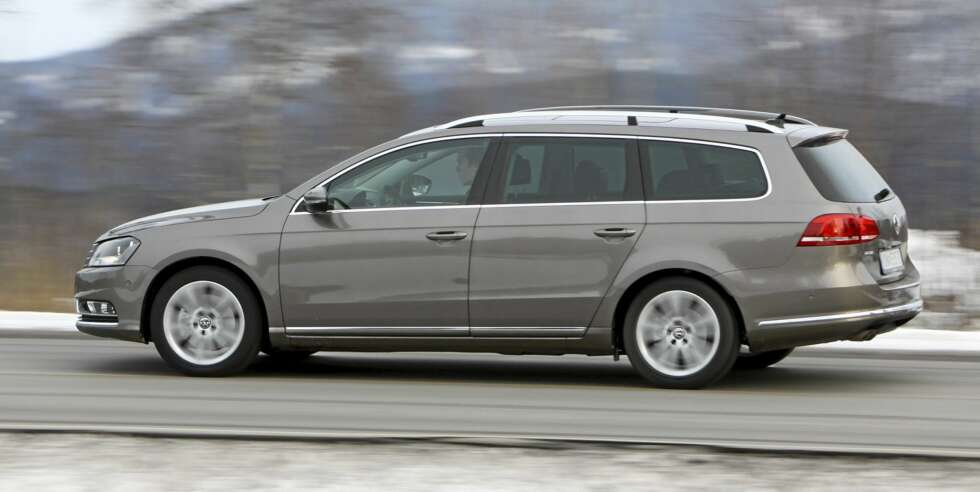 VELKJENTE FORMER: Men endringene som er gjort bidrar til at Passat visuelt sett holder følge med resten av VW-gjengen. VELKJENTE FORMER: Men endringene som er gjort bidrar til at Passat visuelt sett holder følge med resten av VW-gjengen.