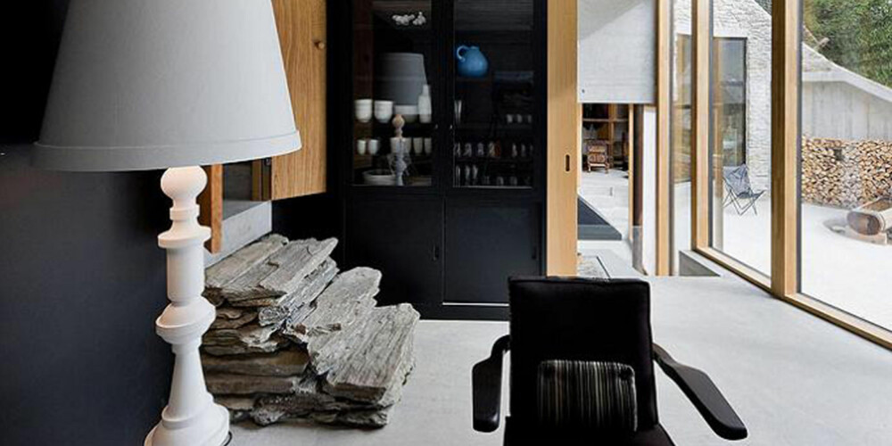LYST: TIl at nesten hele dette huset befinner seg under bakken, er det verken mørkt eller kvelende inne. LYST: TIl at nesten hele dette huset befinner seg under bakken, er det verken mørkt eller kvelende inne.