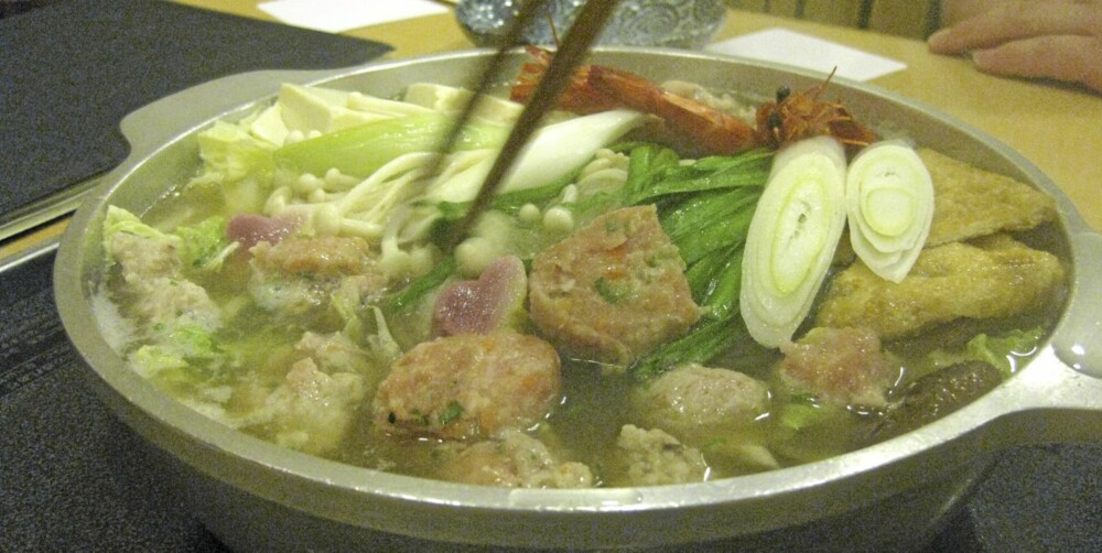 CHANKO-NABE: Servert på restaurant, full av godsaker. CHANKO-NABE: Servert på restaurant, full av godsaker.