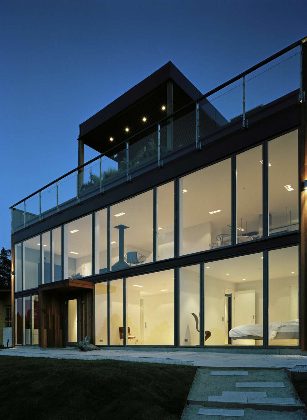 BÅDE UTSIKT OG INNSYN: AH 02, eller "Skoesken" fra arkitektus.se er tegnet av stjernarkitekten Gert Wingårdh. Et par av denne oppsiktsvekkende modellen er under bygging på østalndet for tiden. BÅDE UTSIKT OG INNSYN: AH 02, eller "Skoesken" fra arkitektus.se er tegnet av stjernarkitekten Gert Wingårdh. Et par av denne oppsiktsvekkende modellen er under bygging på østalndet for tiden.