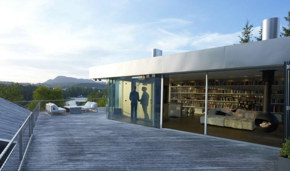 EN UNIK LØSNING: Den kombinerte stuen/biblioteket er et rom du sjelden ser maken til. EN UNIK LØSNING: Den kombinerte stuen/biblioteket er et rom du sjelden ser maken til.