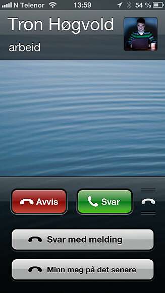 SVAR MED SMS: På iPhone kan du svare med en melding. SVAR MED SMS: På iPhone kan du svare med en melding.