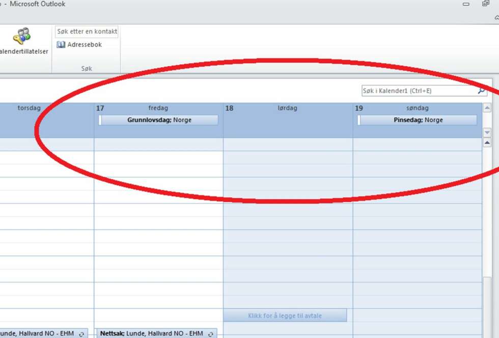5. Du kan nå sjekke at kalenderen din er oppdatert med dine valgte fri- og helligdager. I vårt tilfelle ser vi at 17. mai og Pinsen er på plass. 5. Du kan nå sjekke at kalenderen din er oppdatert med dine valgte fri- og helligdager. I vårt tilfelle ser vi at 17. mai og Pinsen er på plass.