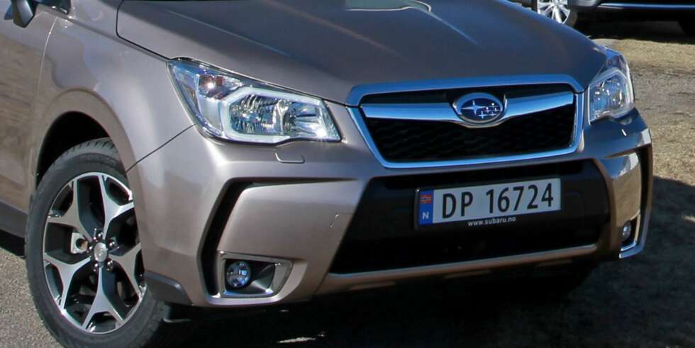 MER PYNTET: Subaru Forester har fått en mer dandy front, men er fortsatt en ganske traust bil uten særlig dill. FOTO: Petter Handeland MER PYNTET: Subaru Forester har fått en mer dandy front, men er fortsatt en ganske traust bil uten særlig dill. FOTO: Petter Handeland