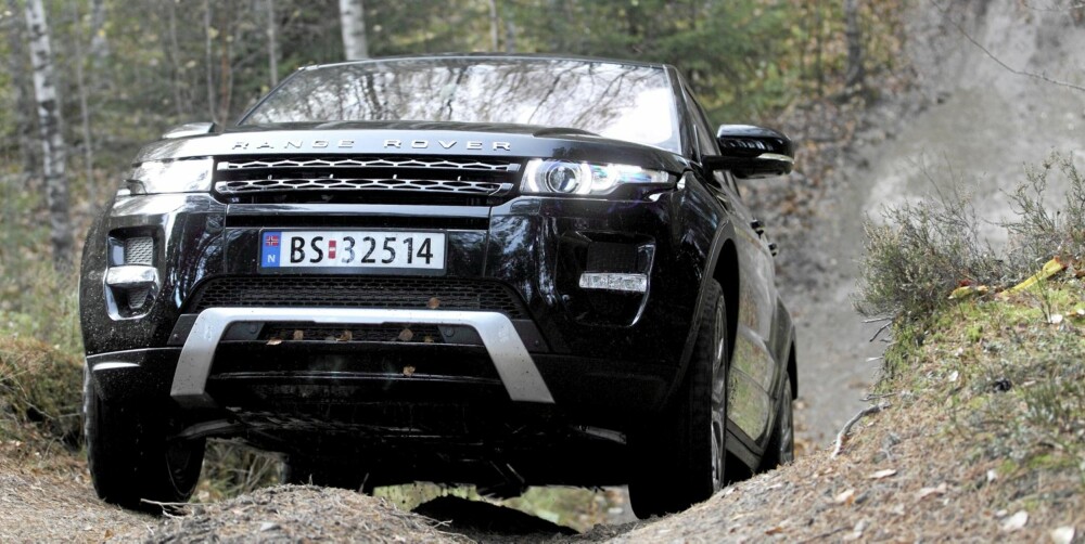TERRENGTILPASSET: Med utgangspunkt i et firehjulsdriftssystem med lamellkobling (Haldex 4) har Land Rover-ingeniørene lagd egne kjøreprogram for blant annet grus/snø, gjørmespor og sand. Det skal mye til for å stoppe Range Rover Evoque. FOTO: Egil Nordlien, HM Foto TERRENGTILPASSET: Med utgangspunkt i et firehjulsdriftssystem med lamellkobling (Haldex 4) har Land Rover-ingeniørene lagd egne kjøreprogram for blant annet grus/snø, gjørmespor og sand. Det skal mye til for å stoppe Range Rover Evoque. FOTO: Egil Nordlien, HM Foto