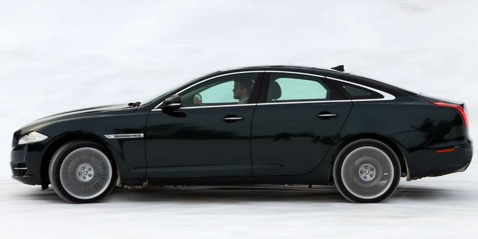 SMEKKER: Ian Callum hadde en god dag på jobben da han designet Jaguar XJ. SMEKKER: Ian Callum hadde en god dag på jobben da han designet Jaguar XJ.