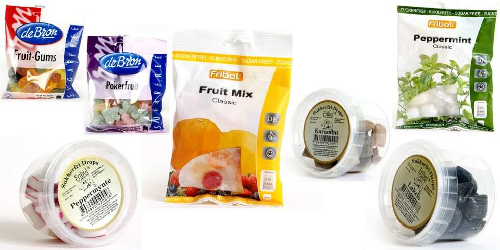 HØYDEPUNKTENE: Øverst f.v. deBron Fruit-Gums, deBron Pokerfruit, Fribol Fruit Mix, Fribol Karamint og Fribol Peppermint Classic. Nederst f.v.: Fribol Sukkerfrie Drops Peppermynte og Fribol Sukkerfrie Drops Lakris. HØYDEPUNKTENE: Øverst f.v. deBron Fruit-Gums, deBron Pokerfruit, Fribol Fruit Mix, Fribol Karamint og Fribol Peppermint Classic. Nederst f.v.: Fribol Sukkerfrie Drops Peppermynte og Fribol Sukkerfrie Drops Lakris.