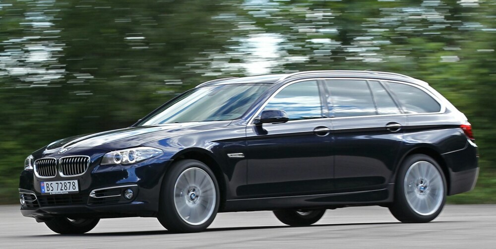 KJØREGLAD: BMW 5-serie er en fryd å kjøre. Den forener god komfort og svært gode svingegenskaper, en kombinasjon som er vanskelig å oppnå. FOTO: Petter Handeland KJØREGLAD: BMW 5-serie er en fryd å kjøre. Den forener god komfort og svært gode svingegenskaper, en kombinasjon som er vanskelig å oppnå. FOTO: Petter Handeland