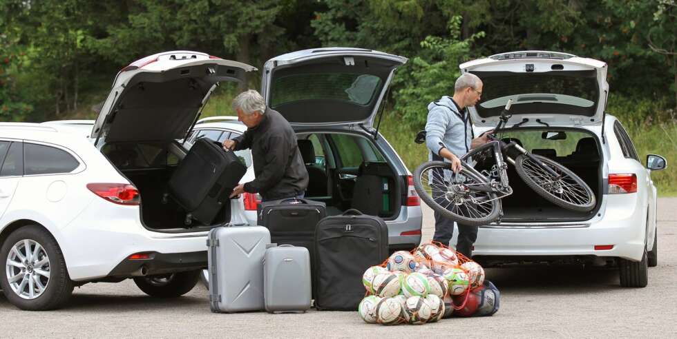 BAGASJESJEKK: Vi lesset Avensis, Mazda 6 og Skoda Octavia med kofferter, sportsutstyr og en sykkel. Octavia rommet mes, Mazda nest mest og Avensis minst. Avensis er likevel en romslig bil. BAGASJESJEKK: Vi lesset Avensis, Mazda 6 og Skoda Octavia med kofferter, sportsutstyr og en sykkel. Octavia rommet mes, Mazda nest mest og Avensis minst. Avensis er likevel en romslig bil.