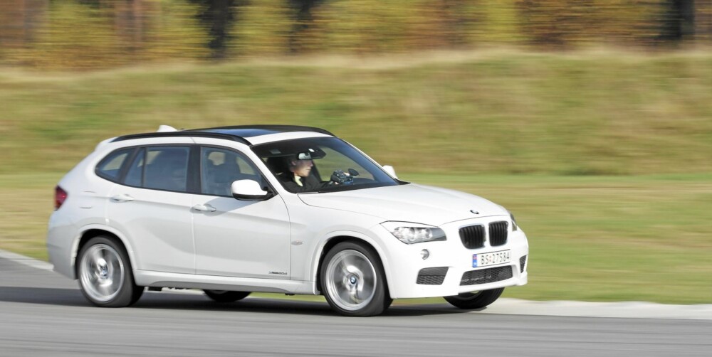 SÆREGEN: Utseendemessig er BMW X1 noe for seg selv. Farge og felger er viktige valg om den skal vise seg fra sin beste side. SÆREGEN: Utseendemessig er BMW X1 noe for seg selv. Farge og felger er viktige valg om den skal vise seg fra sin beste side.