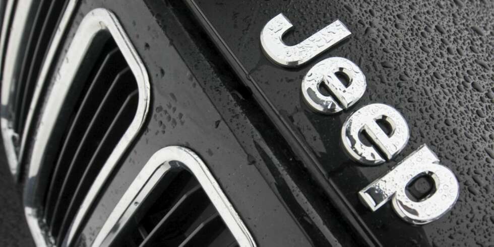 NAVNET FORPLIKTER: En Jeep skal kunne komme seg fram der andre ikke klarer mer. Patriot er ingen terrengbil, men byr likevel på et velfungerende 4x4-system - og særlig med låst midtdifferensial. NAVNET FORPLIKTER: En Jeep skal kunne komme seg fram der andre ikke klarer mer. Patriot er ingen terrengbil, men byr likevel på et velfungerende 4x4-system - og særlig med låst midtdifferensial.