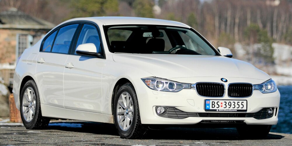 EFFEKTIV: Ifølge normforbruket, skal BMW 320dA Efficient Dynamics bruke 0,41 liter per mil ved blandet kjøring. Det tilsvarer et CO2-utslipp på 109 gram per kilometer. EFFEKTIV: Ifølge normforbruket, skal BMW 320dA Efficient Dynamics bruke 0,41 liter per mil ved blandet kjøring. Det tilsvarer et CO2-utslipp på 109 gram per kilometer.