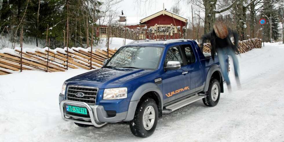 YIEEHA! Her er det action og lasso rundt fru Luna. RAP Cab gir bedre plass på planet enn en Double Cab. YIEEHA! Her er det action og lasso rundt fru Luna. RAP Cab gir bedre plass på planet enn en Double Cab.
