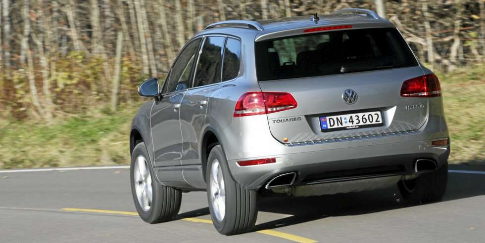 GODE YTELSER: VW Touareg Hybrid er sterk, og klarer seg under liter'n pr. mil i vår forbruksrunde. GODE YTELSER: VW Touareg Hybrid er sterk, og klarer seg under liter'n pr. mil i vår forbruksrunde.