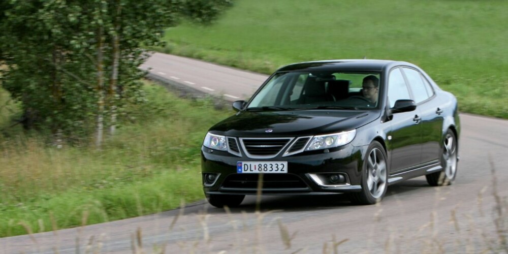 Turbo X er ikke morsom å kjøre. Ikke er den behagelig heller. Som på Aero-modellene får de ikke til understellskombinasjonen mellom komfort og sportslighet. Turbo X er ikke morsom å kjøre. Ikke er den behagelig heller. Som på Aero-modellene får de ikke til understellskombinasjonen mellom komfort og sportslighet.