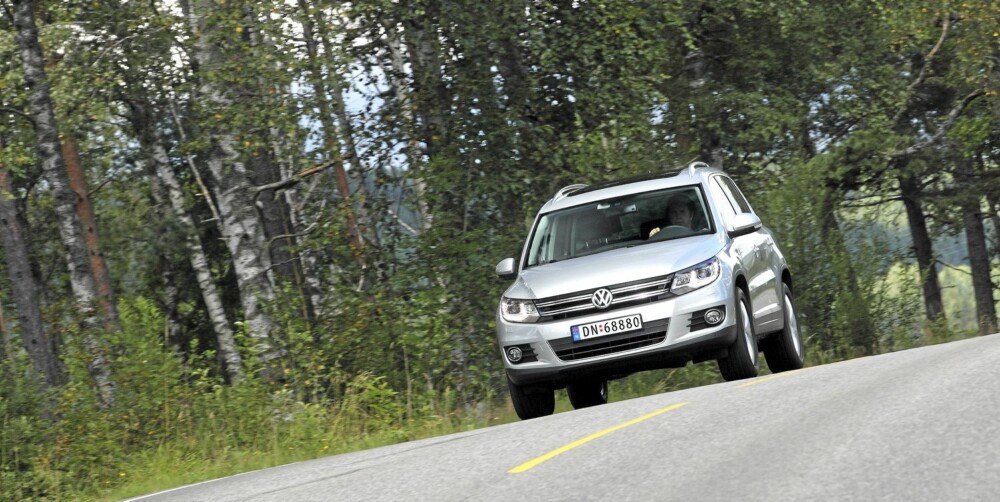 FØLES KVIKK: Den lynkjappe DSG-kassen gir deg inntrykk av at Tiguan er rask. I våre målinger er den ikke bedre enn snittet i klassen. FØLES KVIKK: Den lynkjappe DSG-kassen gir deg inntrykk av at Tiguan er rask. I våre målinger er den ikke bedre enn snittet i klassen.