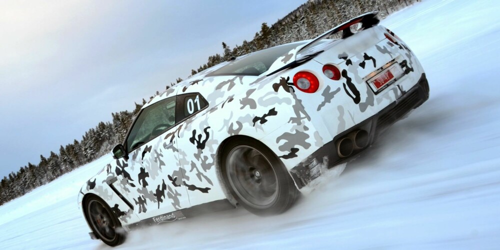 KOSTBAR: Den norske avgiftspolitikken sørger for at Nissan GT-R blir en veldig sjeldent syn på norske veier. Den koster i underkant av to millioner kroner. Foto: Petter Handeland KOSTBAR: Den norske avgiftspolitikken sørger for at Nissan GT-R blir en veldig sjeldent syn på norske veier. Den koster i underkant av to millioner kroner. Foto: Petter Handeland