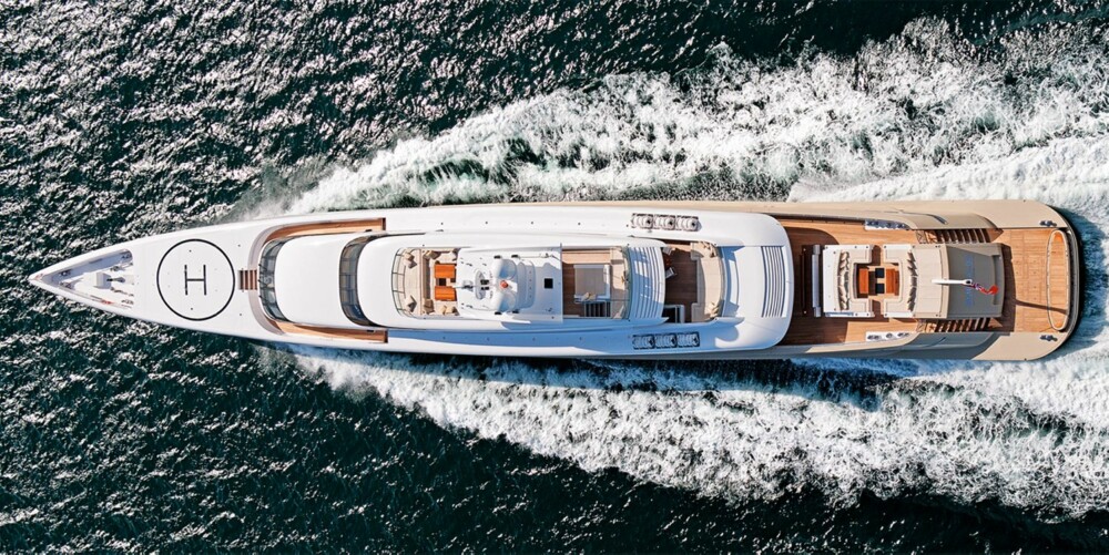 STORSLAGENTT: 77 (252 fot) meter lange Smeralda er den tredje yachten i Silveryachts-serien. STORSLAGENTT: 77 (252 fot) meter lange Smeralda er den tredje yachten i Silveryachts-serien.