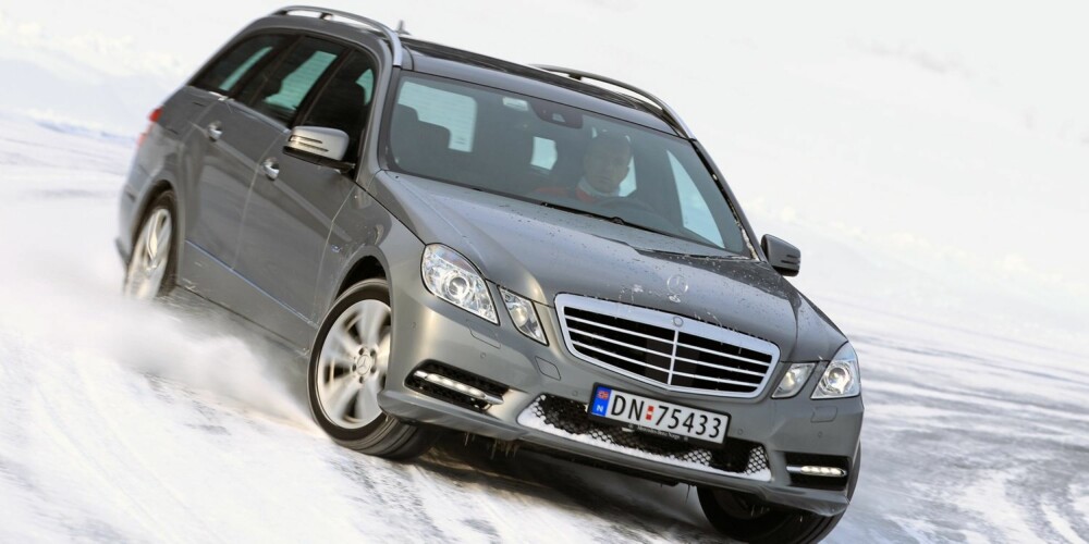 INGEN BAMBI: Mercedes E-klasse på glattisen. INGEN BAMBI: Mercedes E-klasse på glattisen.