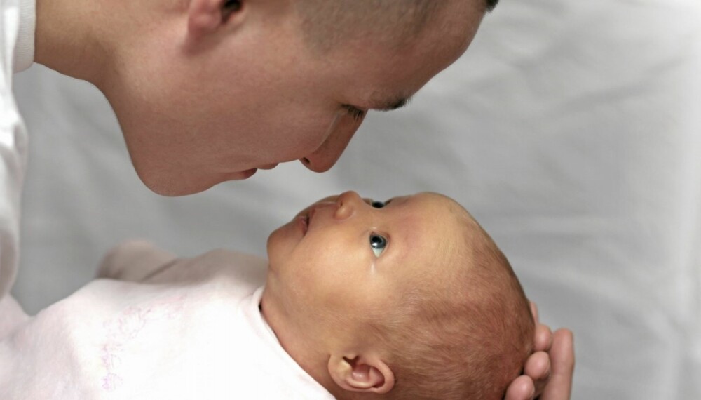 BABY 7 UKER: Når babyen er 7 uker gammel er den ivrig etter å uttrykke seg. La det "prate" ferdig før du avbryter. BABY 7 UKER: Når babyen er 7 uker gammel er den ivrig etter å uttrykke seg. La det "prate" ferdig før du avbryter.