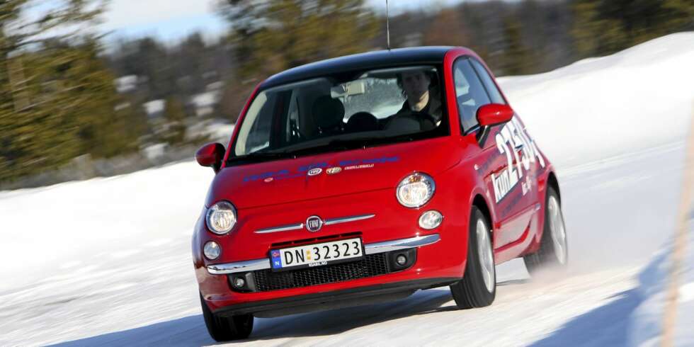 FEIL ELEMENT: Fiat 500 er i sitt ess i storbyen, på fjellet er komforten for dårlig til at vi trives spesielt godt. FEIL ELEMENT: Fiat 500 er i sitt ess i storbyen, på fjellet er komforten for dårlig til at vi trives spesielt godt.