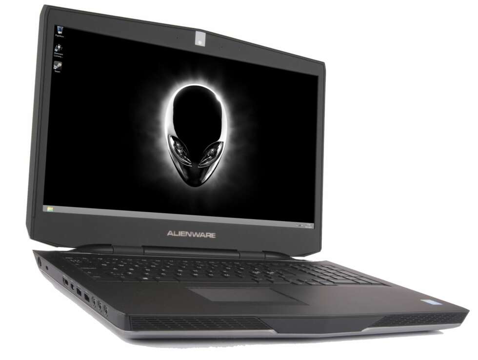 SOLID: Basen på Alienware 17 er solid, og rundt omkring har den lys man kan velge farger på. SOLID: Basen på Alienware 17 er solid, og rundt omkring har den lys man kan velge farger på.